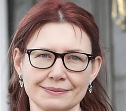 Victoria Whitworth null