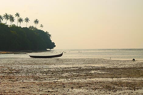 8 Jun 27 - Enggano Island