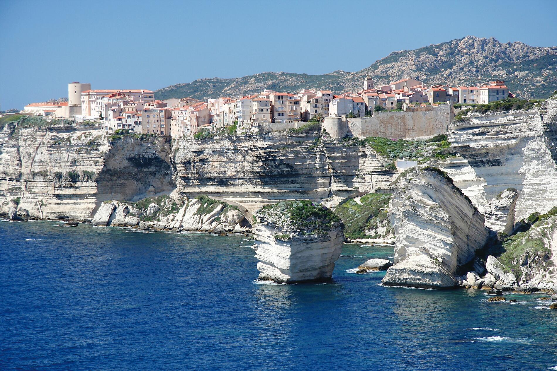 02-05-02-03-01-01-Fotolia-Bonifacio-Corsica-HD-RPI.JPEG